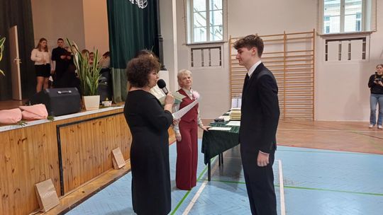 Uroczyste zakończenie roku klas czwartych w IV Liceum Ogólnokształcącym w Chełmie [GALERIA ZDJĘĆ]
