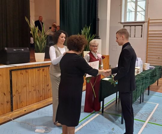 Uroczyste zakończenie roku klas czwartych w IV Liceum Ogólnokształcącym w Chełmie [GALERIA ZDJĘĆ]