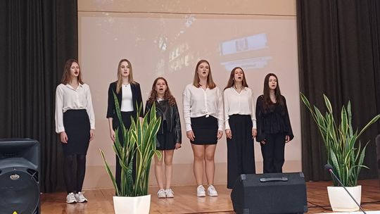 Uroczyste zakończenie roku klas czwartych w IV Liceum Ogólnokształcącym w Chełmie [GALERIA ZDJĘĆ]