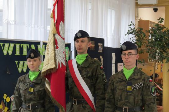 Zakończenie roku szkolnego uczniów klasy czwartej w Liceum Ogólnokształcącym w Dubience [GALERIA ZDJĘĆ]