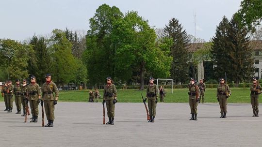 Chełm. Przegląd Musztry Klas Wojskowych [GALERIA ZDJĘĆ]