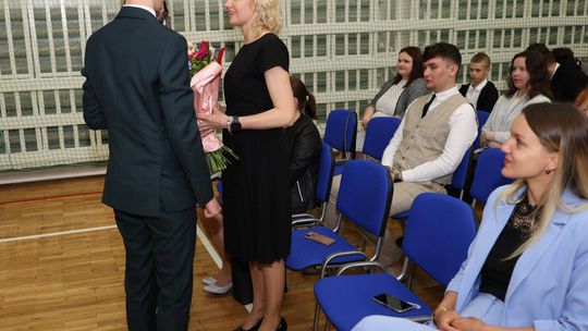Pożegnanie maturzystów w Zespole Szkół Centrum Kształcenia Rolniczego w Okszowie [GALERIA ZDJĘĆ]