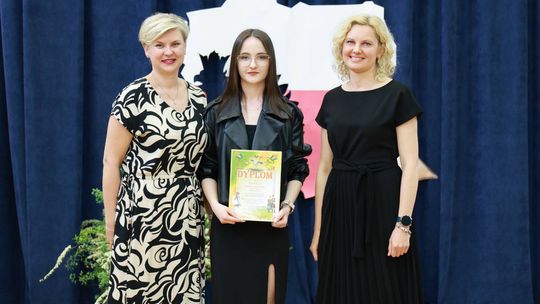 Pożegnanie maturzystów w Zespole Szkół Centrum Kształcenia Rolniczego w Okszowie [GALERIA ZDJĘĆ]