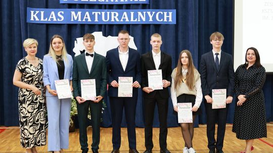 Pożegnanie maturzystów w Zespole Szkół Centrum Kształcenia Rolniczego w Okszowie [GALERIA ZDJĘĆ]