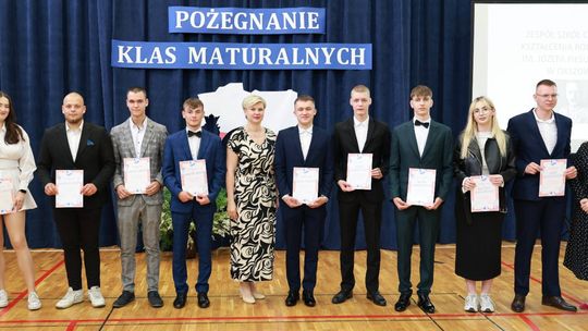Pożegnanie maturzystów w Zespole Szkół Centrum Kształcenia Rolniczego w Okszowie [GALERIA ZDJĘĆ]