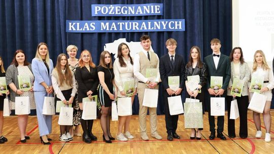 Pożegnanie maturzystów w Zespole Szkół Centrum Kształcenia Rolniczego w Okszowie [GALERIA ZDJĘĆ]