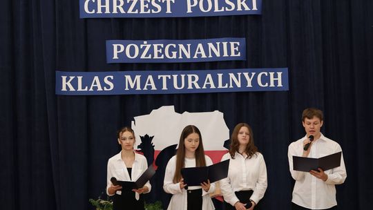 Pożegnanie maturzystów w Zespole Szkół Centrum Kształcenia Rolniczego w Okszowie [GALERIA ZDJĘĆ]