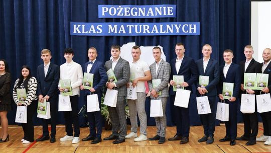 Pożegnanie maturzystów w Zespole Szkół Centrum Kształcenia Rolniczego w Okszowie [GALERIA ZDJĘĆ]