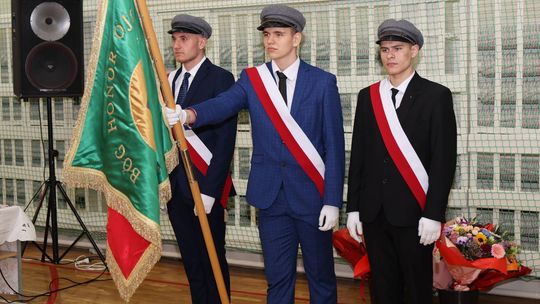 Pożegnanie maturzystów w Zespole Szkół Centrum Kształcenia Rolniczego w Okszowie [GALERIA ZDJĘĆ]