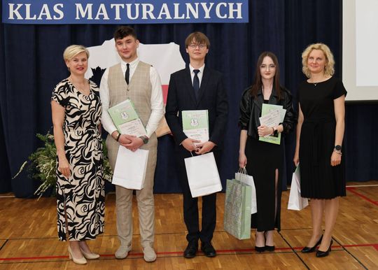 Pożegnanie maturzystów w Zespole Szkół Centrum Kształcenia Rolniczego w Okszowie [GALERIA ZDJĘĆ]