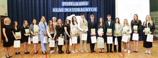 Pożegnanie maturzystów w Zespole Szkół Centrum Kształcenia Rolniczego w Okszowie [GALERIA ZDJĘĆ]