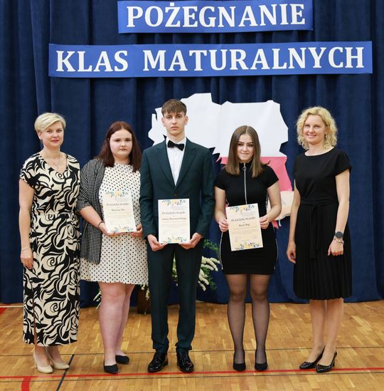 Pożegnanie maturzystów w Zespole Szkół Centrum Kształcenia Rolniczego w Okszowie [GALERIA ZDJĘĆ]