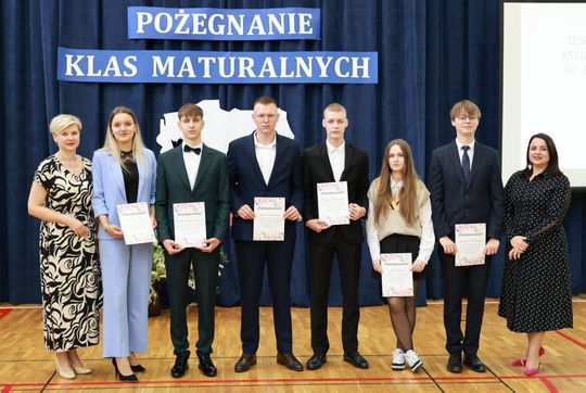 Pożegnanie maturzystów w Zespole Szkół Centrum Kształcenia Rolniczego w Okszowie [GALERIA ZDJĘĆ]