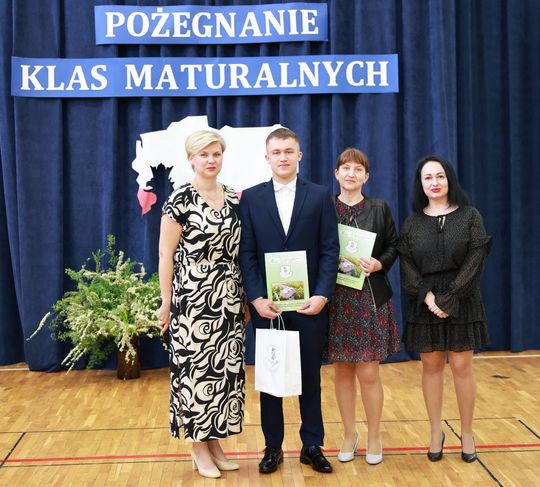 Pożegnanie maturzystów w Zespole Szkół Centrum Kształcenia Rolniczego w Okszowie [GALERIA ZDJĘĆ]