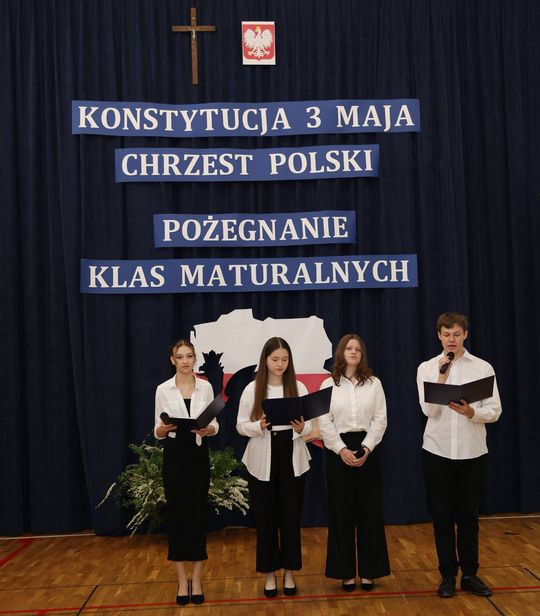 Pożegnanie maturzystów w Zespole Szkół Centrum Kształcenia Rolniczego w Okszowie [GALERIA ZDJĘĆ]