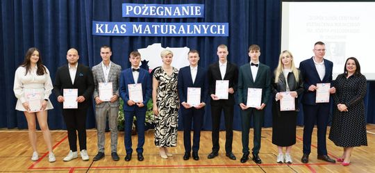Pożegnanie maturzystów w Zespole Szkół Centrum Kształcenia Rolniczego w Okszowie [GALERIA ZDJĘĆ]