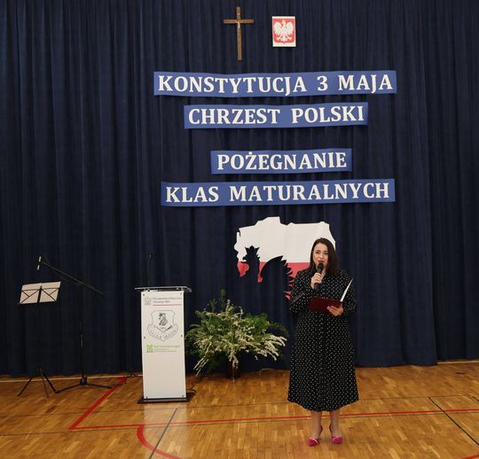 Pożegnanie maturzystów w Zespole Szkół Centrum Kształcenia Rolniczego w Okszowie [GALERIA ZDJĘĆ]