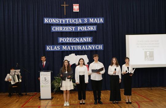 Pożegnanie maturzystów w Zespole Szkół Centrum Kształcenia Rolniczego w Okszowie [GALERIA ZDJĘĆ]