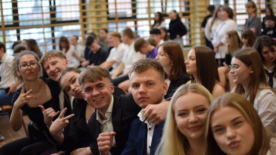 Pożegnanie absolwentów I LO im. Władysława Jagiełły w Krasnymstawie [GALERIA ZDJĘĆ]