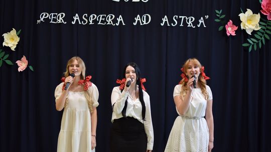 Pożegnanie absolwentów I LO im. Władysława Jagiełły w Krasnymstawie [GALERIA ZDJĘĆ]