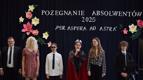 Pożegnanie absolwentów I LO im. Władysława Jagiełły w Krasnymstawie [GALERIA ZDJĘĆ]