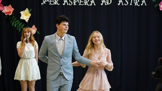 Pożegnanie absolwentów I LO im. Władysława Jagiełły w Krasnymstawie [GALERIA ZDJĘĆ]