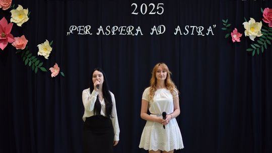 Pożegnanie absolwentów I LO im. Władysława Jagiełły w Krasnymstawie [GALERIA ZDJĘĆ]