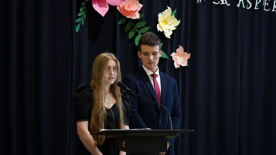 Pożegnanie absolwentów I LO im. Władysława Jagiełły w Krasnymstawie [GALERIA ZDJĘĆ]