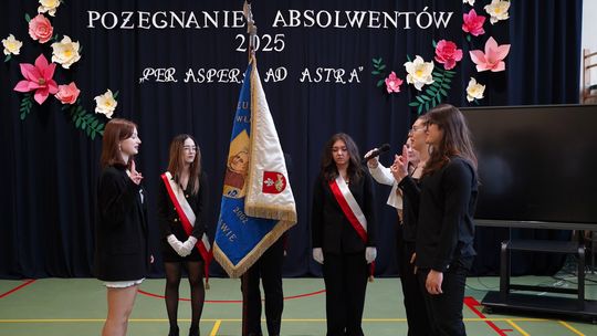 Pożegnanie absolwentów I LO im. Władysława Jagiełły w Krasnymstawie [GALERIA ZDJĘĆ]