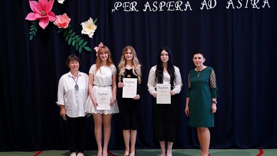 Pożegnanie absolwentów I LO im. Władysława Jagiełły w Krasnymstawie [GALERIA ZDJĘĆ]