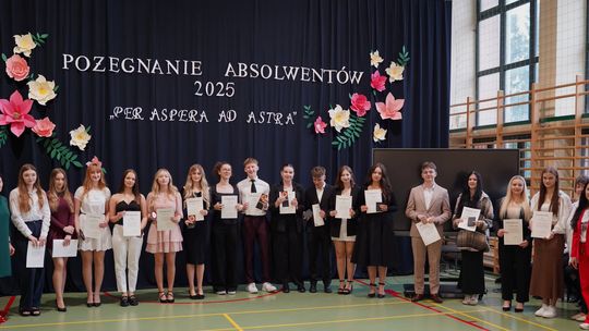 Pożegnanie absolwentów I LO im. Władysława Jagiełły w Krasnymstawie [GALERIA ZDJĘĆ]