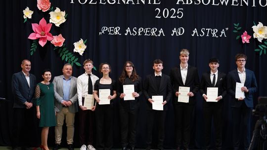 Pożegnanie absolwentów I LO im. Władysława Jagiełły w Krasnymstawie [GALERIA ZDJĘĆ]