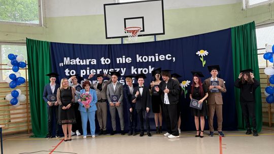 Pożegnanie absolwentów w Prywatnym Liceum Ogólnokształcącym w Krasnymstawie [GALERIA ZDJĘĆ]