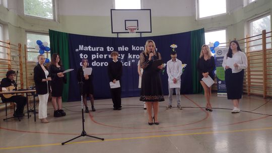 Pożegnanie absolwentów w Prywatnym Liceum Ogólnokształcącym w Krasnymstawie [GALERIA ZDJĘĆ]