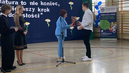 Pożegnanie absolwentów w Prywatnym Liceum Ogólnokształcącym w Krasnymstawie [GALERIA ZDJĘĆ]