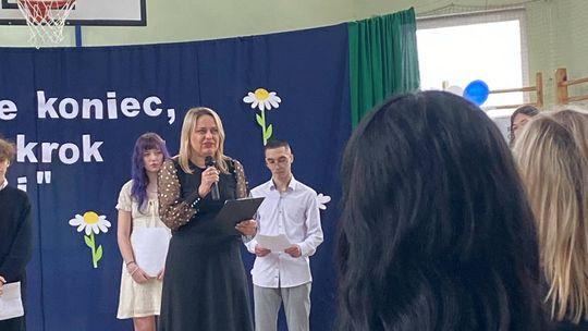 Pożegnanie absolwentów w Prywatnym Liceum Ogólnokształcącym w Krasnymstawie [GALERIA ZDJĘĆ]