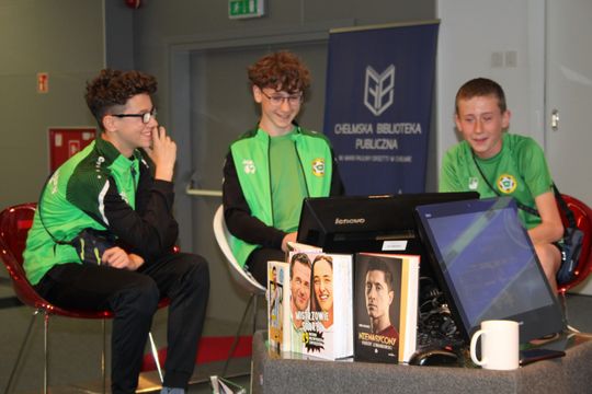 Chełm. Sportowi BIBLIONERZY znają historię piłki nożnej [GALERIA ZDJĘĆ]