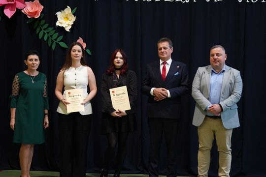 Pożegnanie absolwentów I LO im. Władysława Jagiełły w Krasnymstawie [GALERIA ZDJĘĆ]