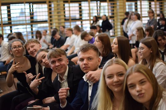 Pożegnanie absolwentów I LO im. Władysława Jagiełły w Krasnymstawie [GALERIA ZDJĘĆ]