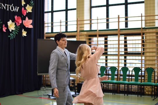 Pożegnanie absolwentów I LO im. Władysława Jagiełły w Krasnymstawie [GALERIA ZDJĘĆ]