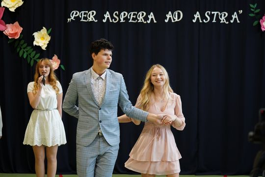 Pożegnanie absolwentów I LO im. Władysława Jagiełły w Krasnymstawie [GALERIA ZDJĘĆ]