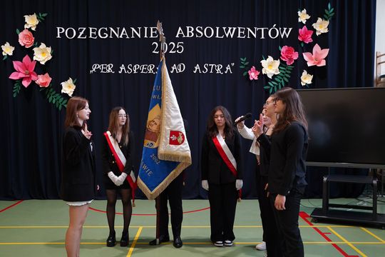 Pożegnanie absolwentów I LO im. Władysława Jagiełły w Krasnymstawie [GALERIA ZDJĘĆ]