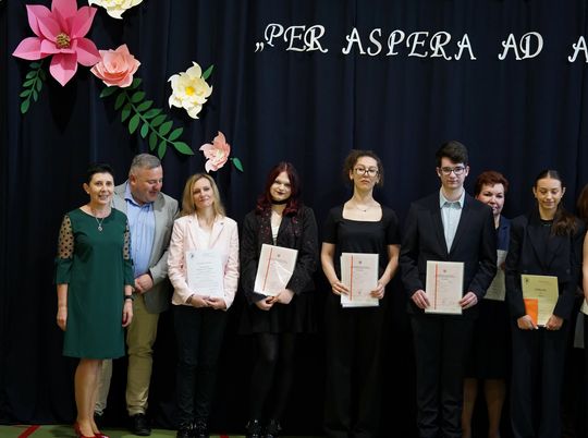 Pożegnanie absolwentów I LO im. Władysława Jagiełły w Krasnymstawie [GALERIA ZDJĘĆ]