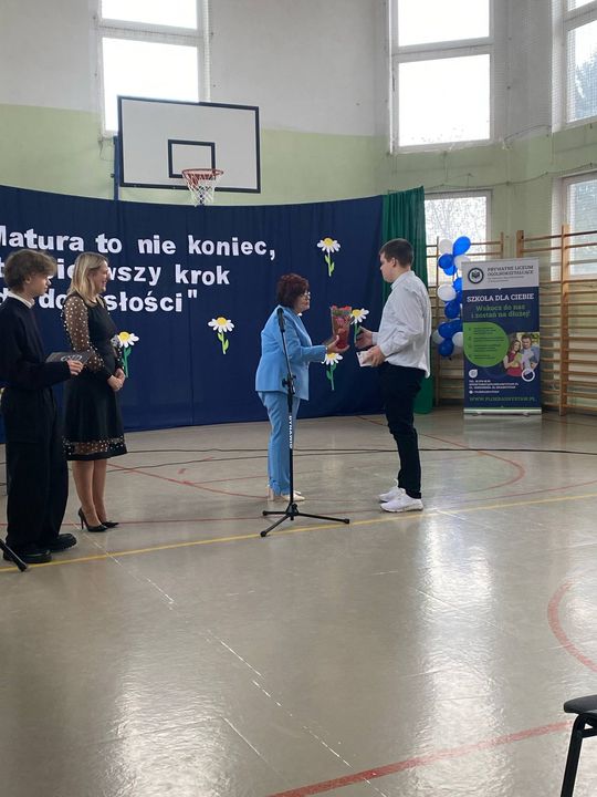 Pożegnanie absolwentów w Prywatnym Liceum Ogólnokształcącym w Krasnymstawie [GALERIA ZDJĘĆ]