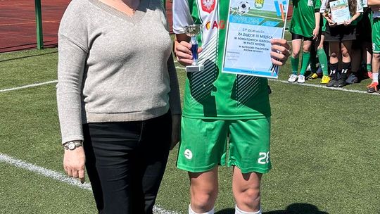 Gm. Wierzbica. Powiatowe Igrzyska Młodzieży Szkolnej w Piłce Nożnej Dziewcząt i Chłopców [GALERIA ZDJĘĆ]