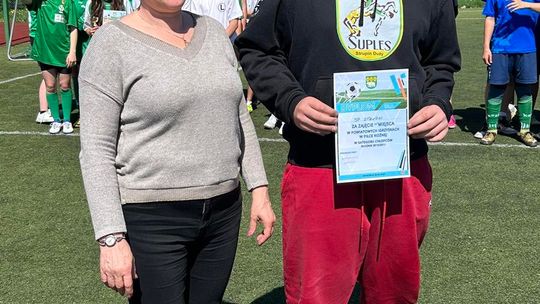 Gm. Wierzbica. Powiatowe Igrzyska Młodzieży Szkolnej w Piłce Nożnej Dziewcząt i Chłopców [GALERIA ZDJĘĆ]