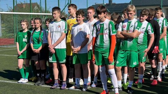 Gm. Wierzbica. Powiatowe Igrzyska Młodzieży Szkolnej w Piłce Nożnej Dziewcząt i Chłopców [GALERIA ZDJĘĆ]