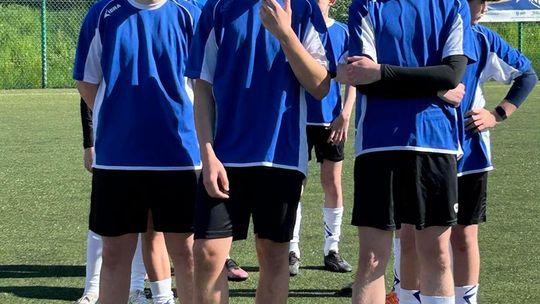 Gm. Wierzbica. Powiatowe Igrzyska Młodzieży Szkolnej w Piłce Nożnej Dziewcząt i Chłopców [GALERIA ZDJĘĆ]