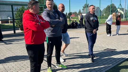 Gm. Wierzbica. Powiatowe Igrzyska Młodzieży Szkolnej w Piłce Nożnej Dziewcząt i Chłopców [GALERIA ZDJĘĆ]