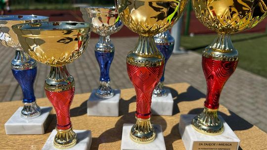 Gm. Wierzbica. Powiatowe Igrzyska Młodzieży Szkolnej w Piłce Nożnej Dziewcząt i Chłopców [GALERIA ZDJĘĆ]